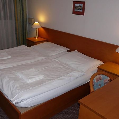 Cmc Residence & Conference Inn Čelákovice Habitación foto